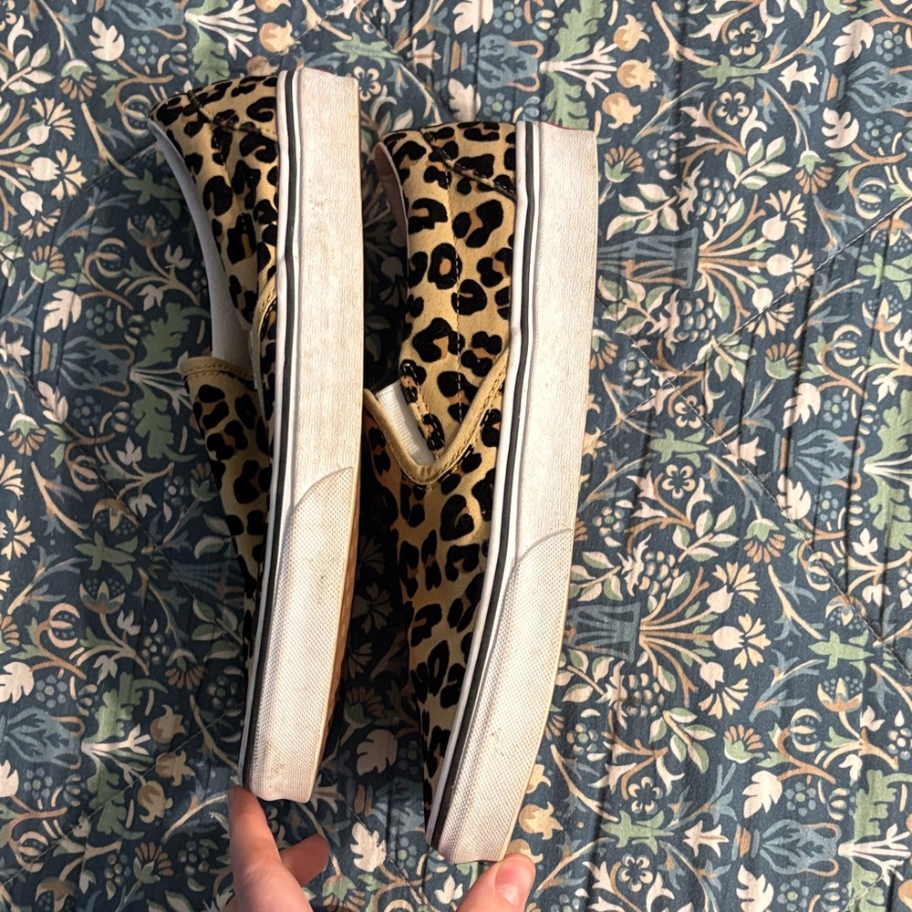 Vans Womans Slip-On Sneakers in Leopard Print (Lightly Worn) - Picture 4 of 6